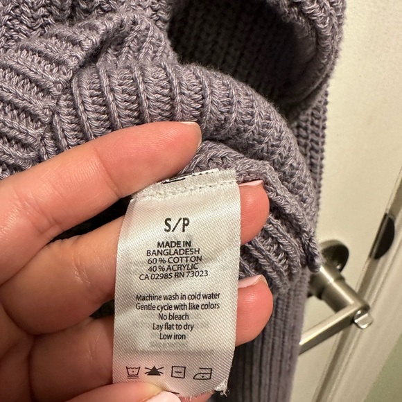 Aeropostale Sweater - Picture 2 of 3